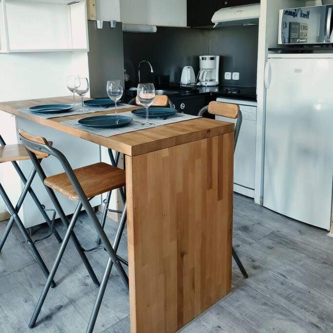 Appartement Dans Residence Avec Piscine La Londe-les-Maures Bagian luar foto