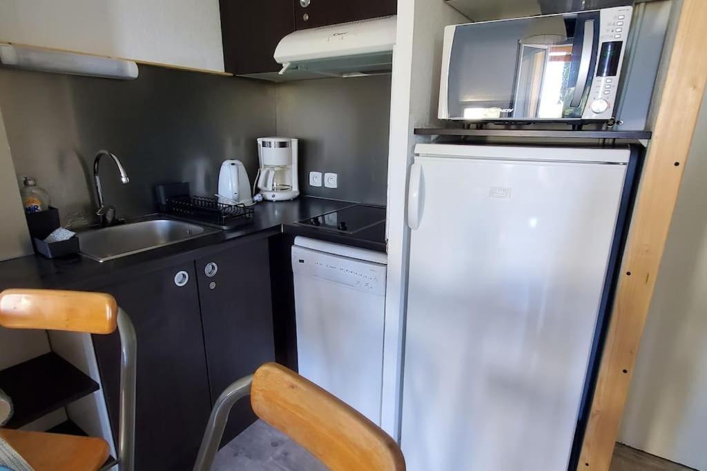 Appartement Dans Residence Avec Piscine La Londe-les-Maures Bagian luar foto