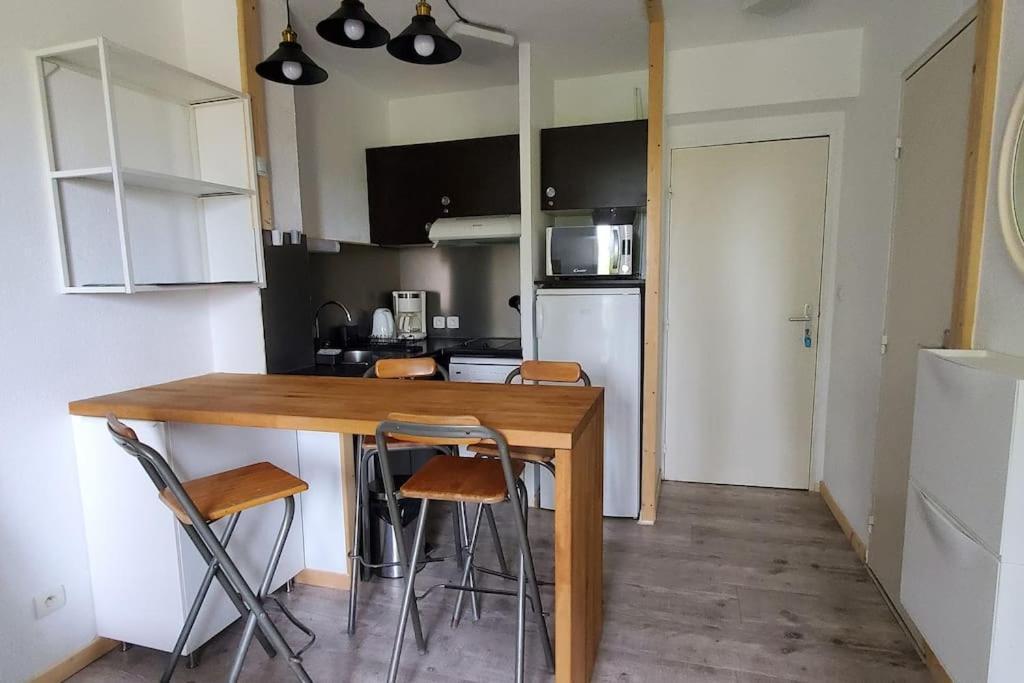 Appartement Dans Residence Avec Piscine La Londe-les-Maures Bagian luar foto